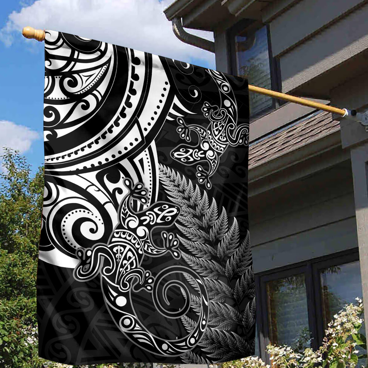 New Zealand Lizard Garden Flag Silver Fern Aotearoa Maori