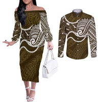 Aloha Hawaii Kalo Pikake Lei Couples Matching Off The Shoulder Long Sleeve Dress and Long Sleeve Button Shirt Chest Tattoo Gold Hawaiian Pattern