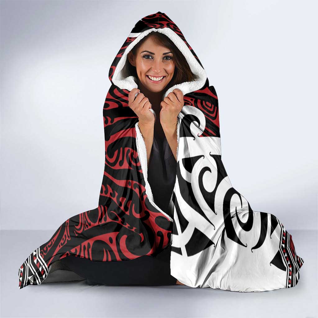 Personalised Aotearoa Bulldog Hooded Blanket New Zealand Maori Taniko Art