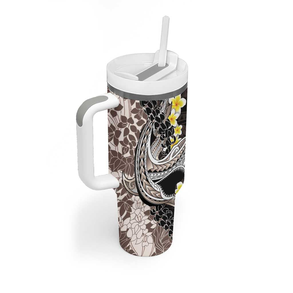 Brown and Black Hawaii Shark Tattoo Tumbler With Handle Puakenikeni Lei Plumeria Polynesian Pattern - Polynesian Pride