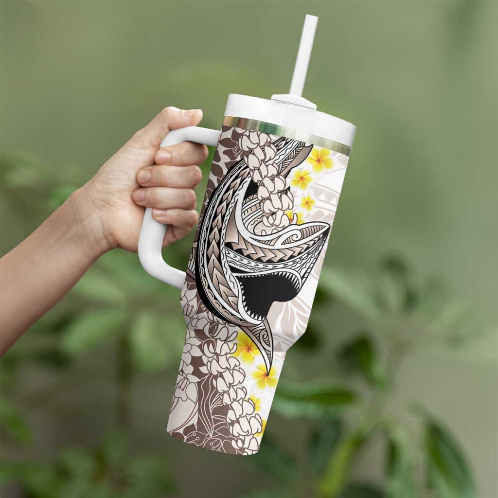 Brown and White Hawaii Shark Tattoo Tumbler With Handle Puakenikeni Lei Plumeria Polynesian Pattern - Polynesian Pride