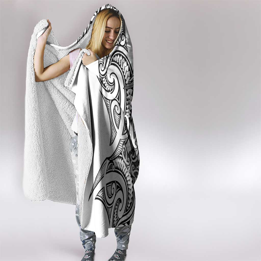 New Zealand Hammerhead Shark Hooded Blanket Maori Haehae Mangopare White - Polynesian Pride