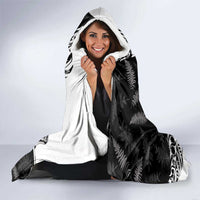 Aotearoa Manaia NZ Maori Silver Fern Hooded Blanket