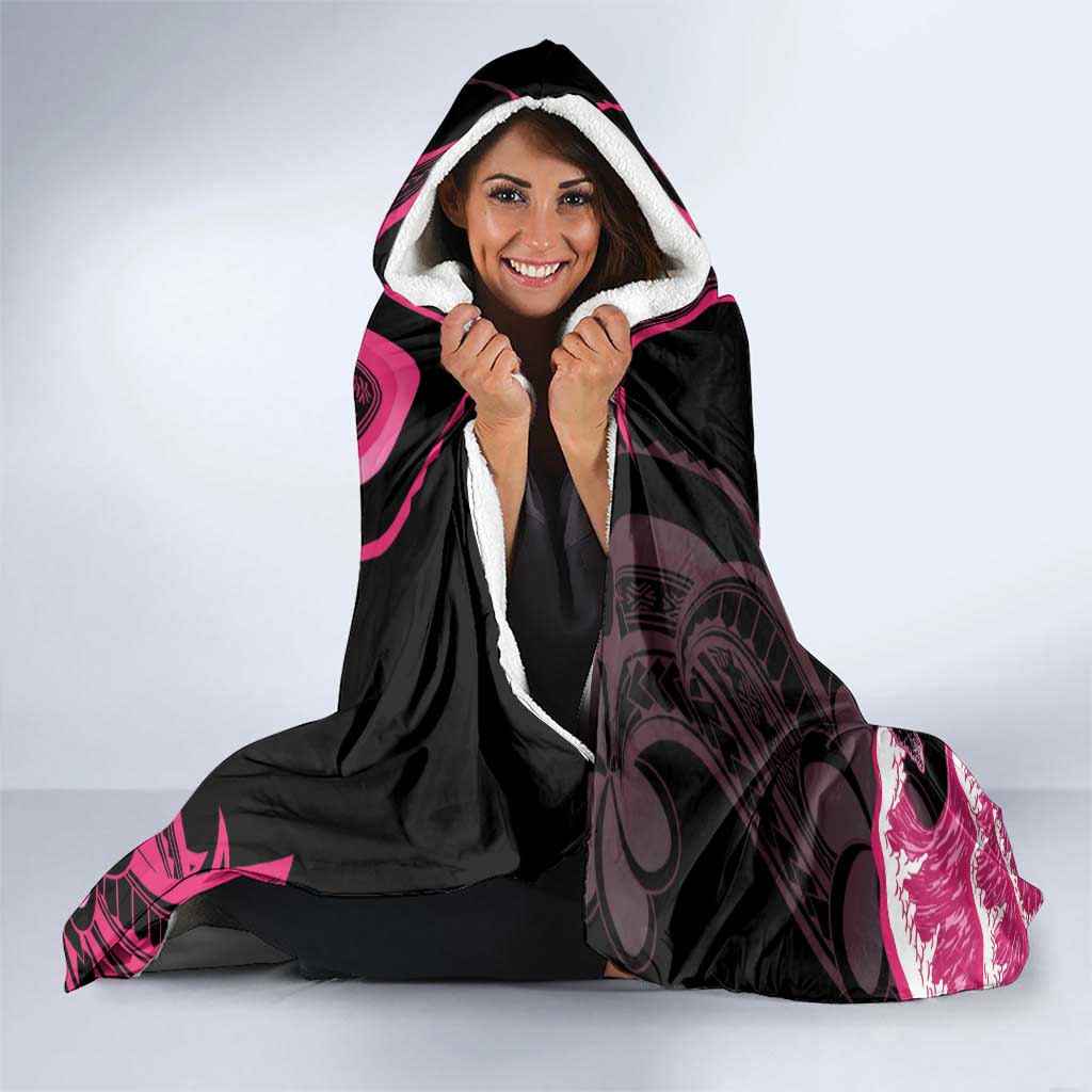 Aloha Hawaii Maui Hooded Blanket Valley Isle Humpback Whale Black