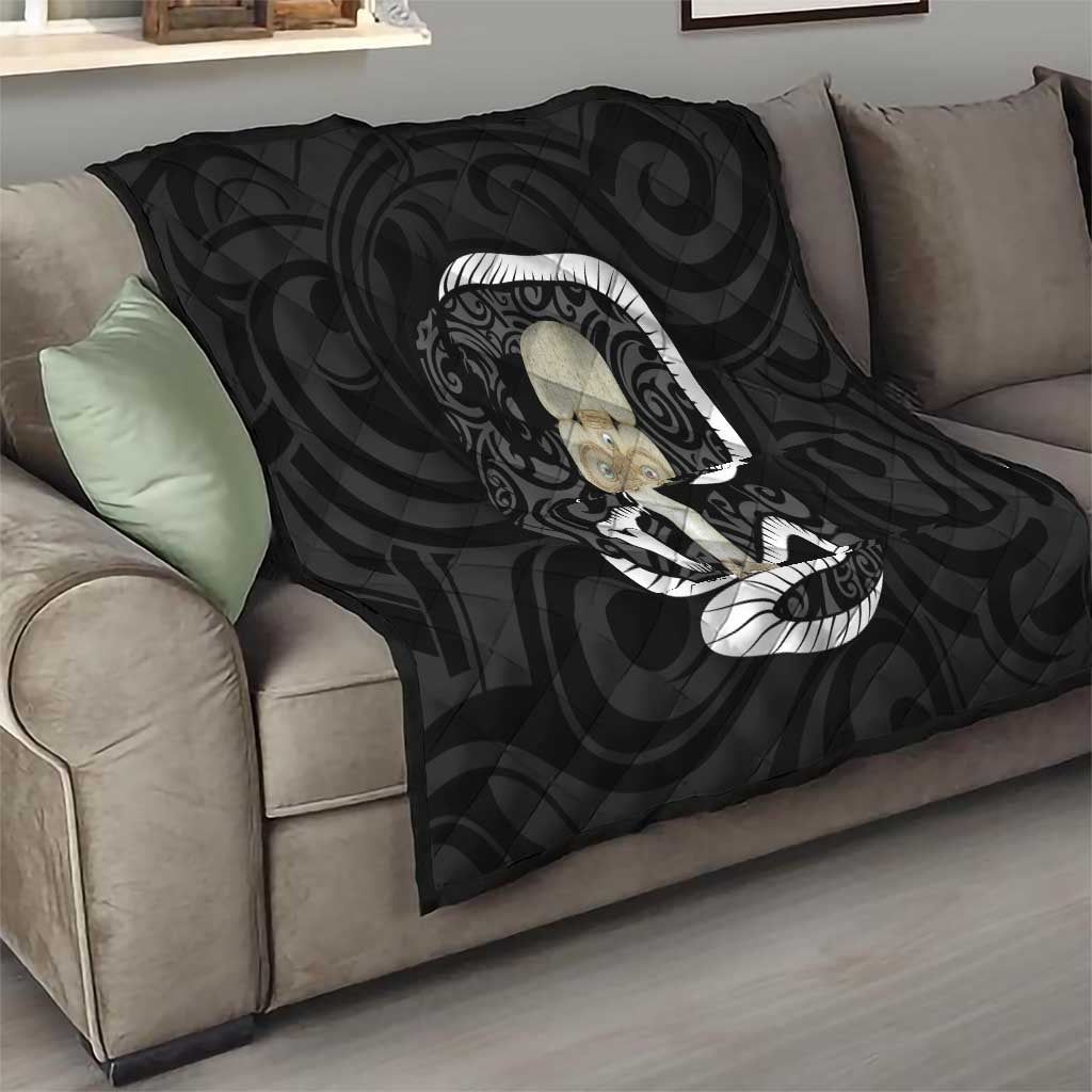 Black New Zealand Eel Quilt Aotearoa Maori Tuna With Kotiate Weapon