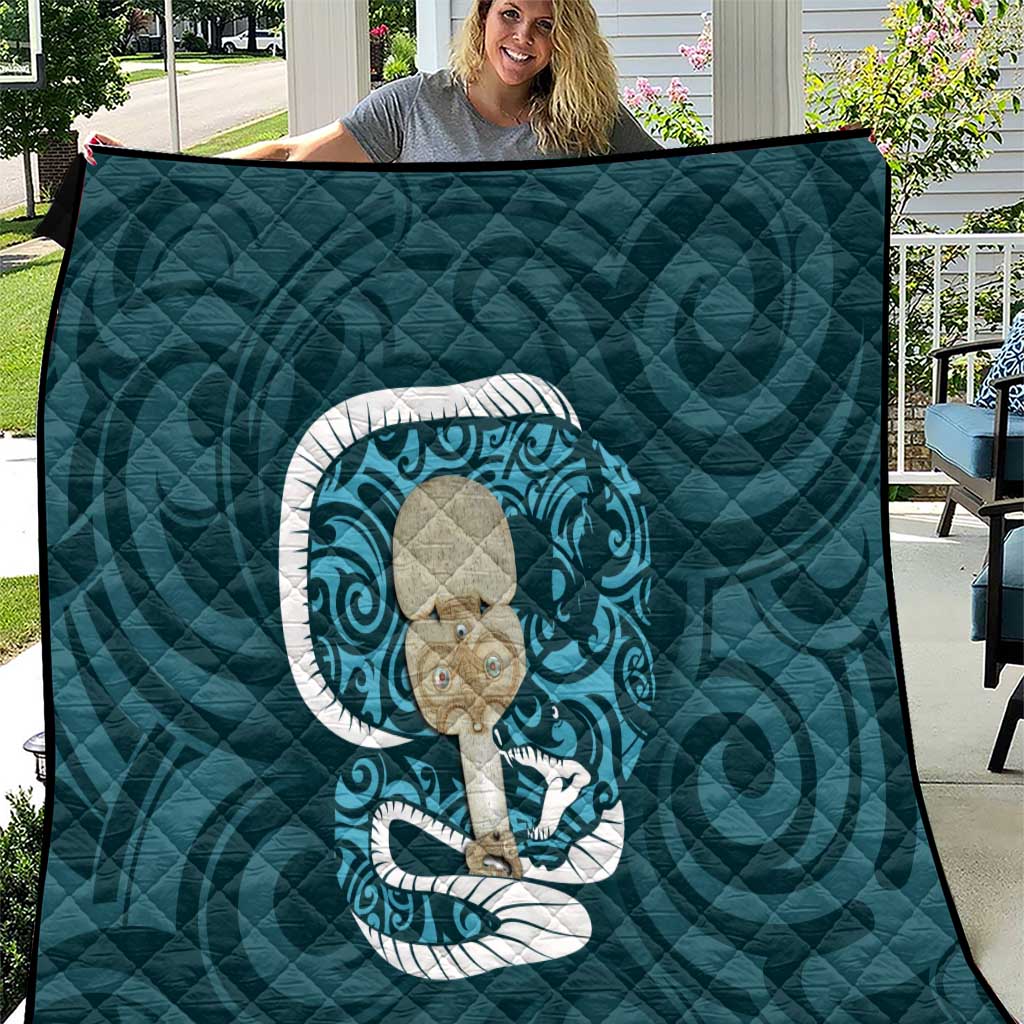 Turquoise New Zealand Eel Quilt Aotearoa Maori Tuna With Kotiate Weapon LT14 Turquoise - Polynesian Pride