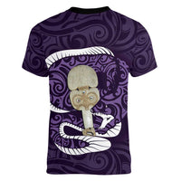 Purple New Zealand Eel Women V-Neck T-Shirt Aotearoa Maori Tuna With Kotiate Weapon