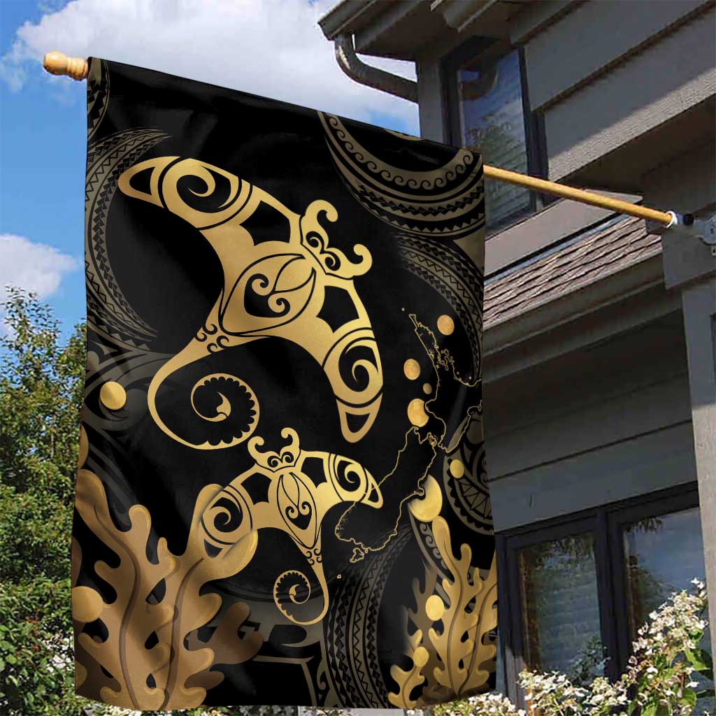 Black And Gold Aotearoa Whai Garden Flag NZ Stingrays Maori Curves Style