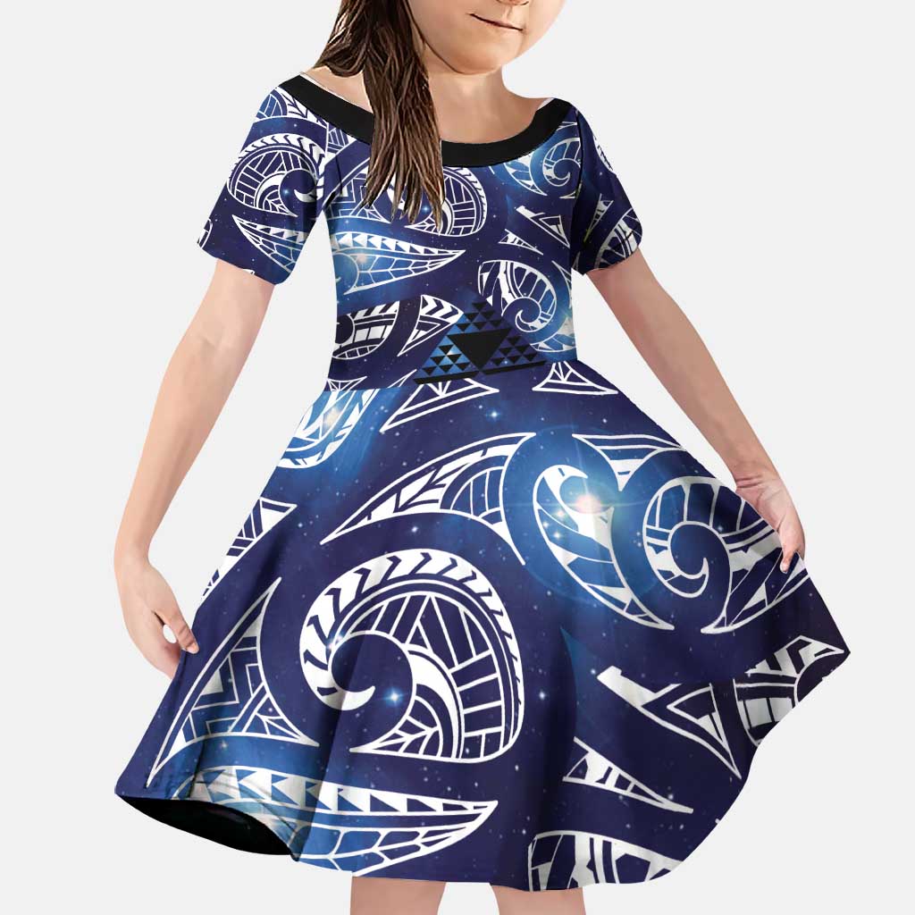 Matariki New Zealand Family Matching Puletasi and Hawaiian Shirt NZ Niho Taniwha Maori New Year Blue Galaxy LT14 Daughter's Dress Blue - Polynesian Pride