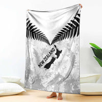Custom New Zealand Silver Fern Football Blanket Go Aotearoa Grunge White - Polynesian Pride