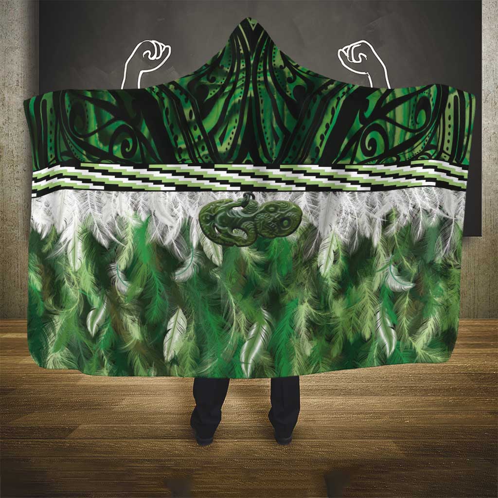 Green Traditional Cloak Aotearoa Hooded Blanket Maori Paua Shell Korowai Pattern