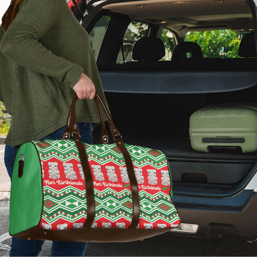 New Zealand Christmas In July Travel Bag Meri Kirihimete Hei Tiki Taniko Motifs Seamless