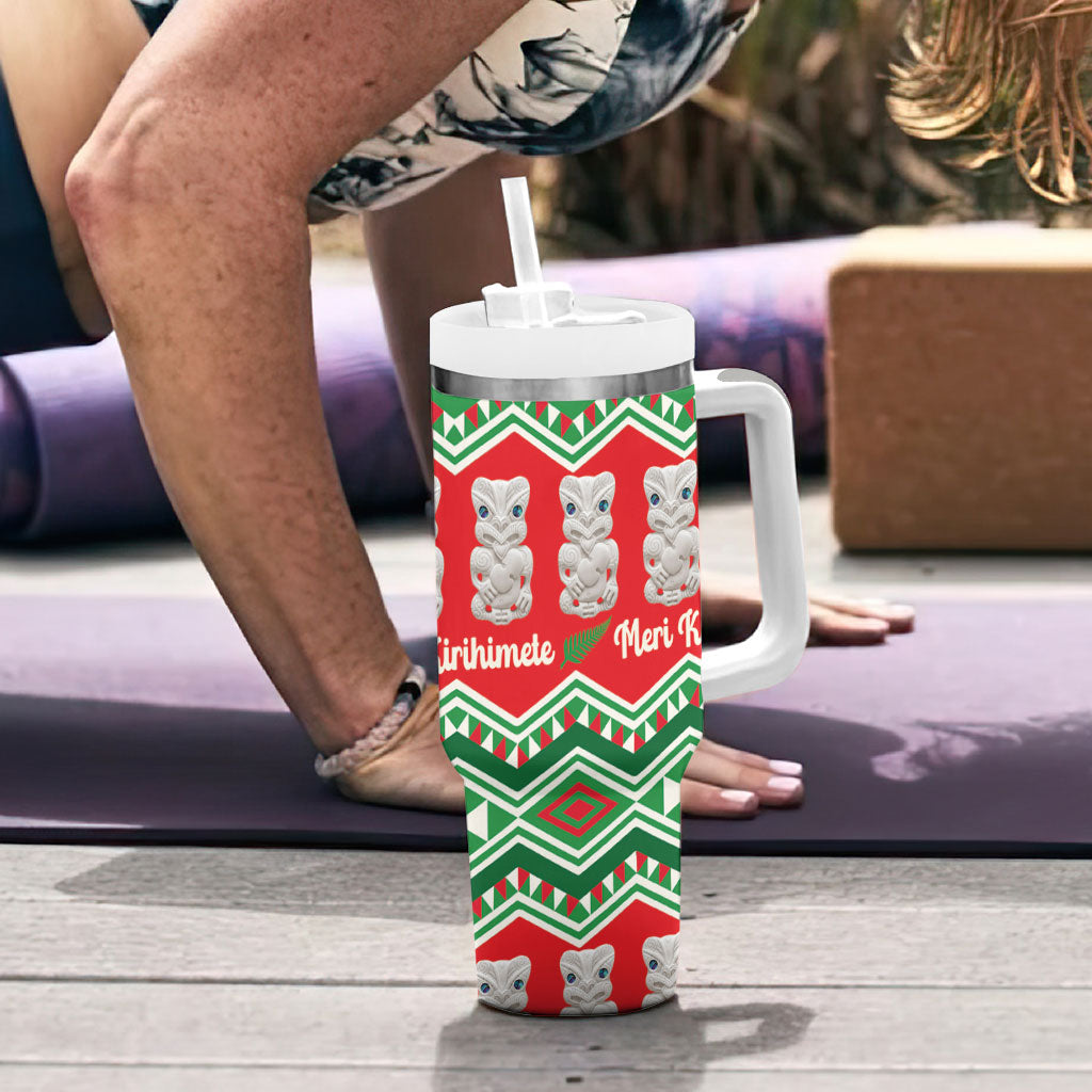 New Zealand Christmas In July Tumbler With Handle Meri Kirihimete Hei Tiki Taniko Motifs Seamless