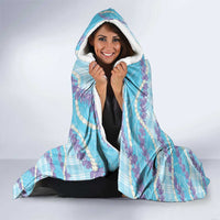Blue Hawaii Palaka Honohono Pikake Hooded Blanket Hawaiian Orchid Lei Polynesian Pattern - Polynesian Pride