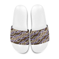 Brown Hawaii Palaka Honohono Pikake Slide Sandals Hawaiian Orchid Lei Polynesian Pattern - Polynesian Pride