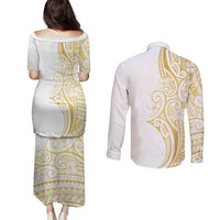 Polynesia White Sunday Couples Matching Puletasi and Long Sleeve Button Shirt Plumeria Polynesian Tribal Gold Color - Polynesian Pride
