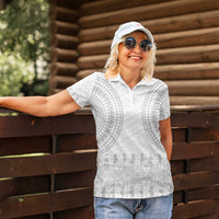 Niue White Sunday Women Polo Shirt Tapu Fanau Ia Puakenikeni Hiapo Pattern - Polynesian Pride
