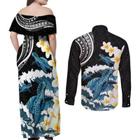 Black Polynesia Couples Matching Off Shoulder Maxi Dress and Long Sleeve Button Shirt Polynesian Frangipani With Sea Turtles