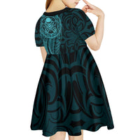 New Zealand Skull Darts Kid Short Sleeve Dress Aotearoa Maori Chest Tattoo Stylized Teal - Polynesian Pride