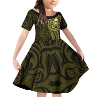 New Zealand Skull Darts Family Matching Off Shoulder Short Dress and Hawaiian Shirt Aotearoa Maori Chest Tattoo Stylized Gold - Polynesian Pride