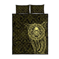 New Zealand Skull Darts Quilt Bed Set Aotearoa Maori Chest Tattoo Stylized Gold - Polynesian Pride