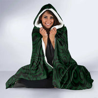 New Zealand Skull Darts Hooded Blanket Aotearoa Maori Chest Tattoo Stylized Green - Polynesian Pride