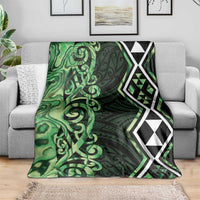 Green Aotearoa Blanket Taniko Motifs With Paua Shell Kowhaiwhai