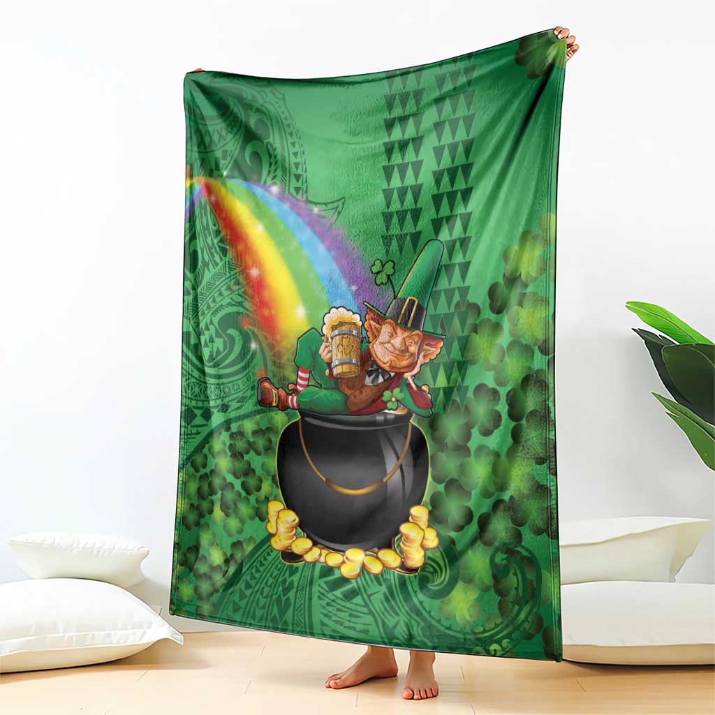 Hawaii Saint Patrick's Day Blanket Funny Leprechaun With Pot Of Gold - Polynesian Tattoo