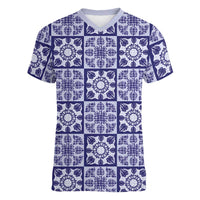 Polu Palaka Quilt Hawaii Women V-Neck T-Shirt Hawaiian Tropical Monstera Sea Turtle