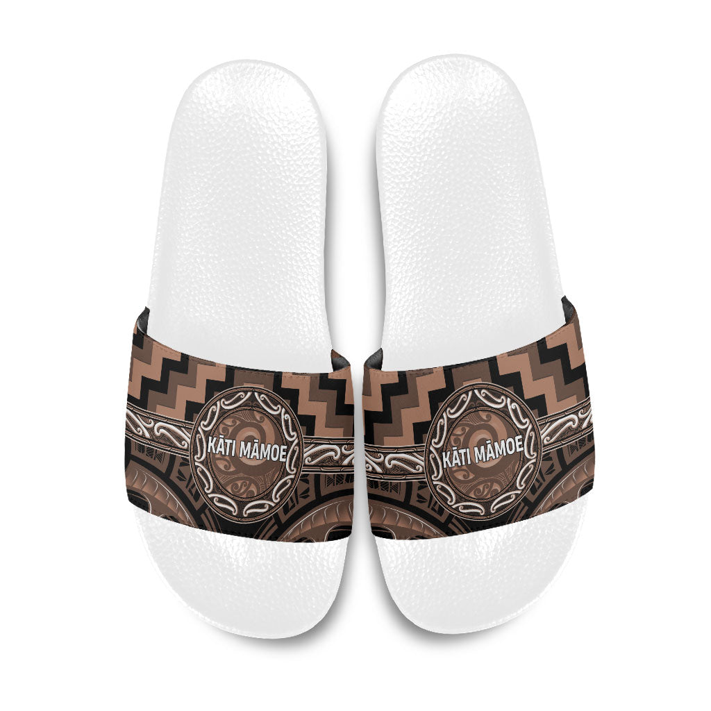 Aotearoa Kati Mamoe Slide Sandals Maori Iwi Poutama Puhoro Tattoo LT14 Brown - Polynesian Pride