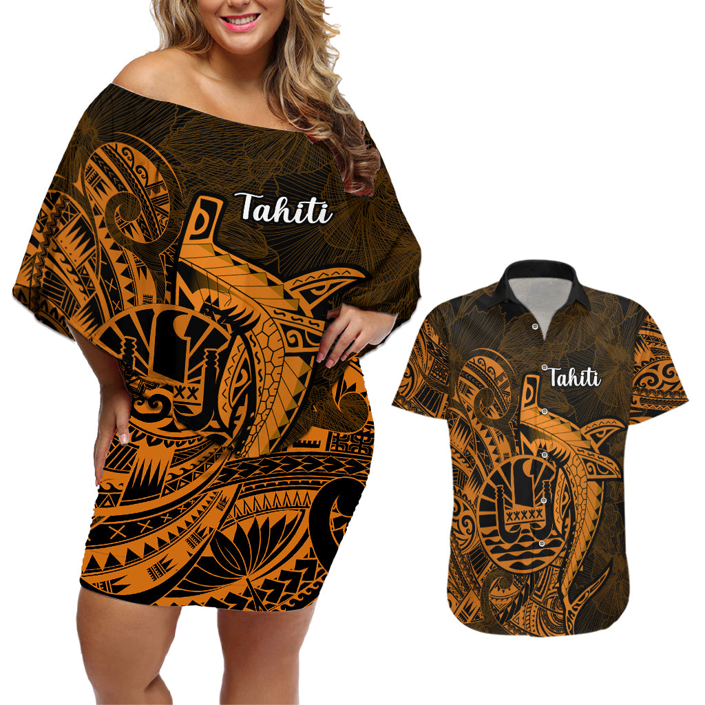 French Polynesia Tahiti Couples Matching Off Shoulder Short Dress and Hawaiian Shirt Polynesian Shark Tattoo With Hibiscus Red Version LT14 Gold - Polynesian Pride