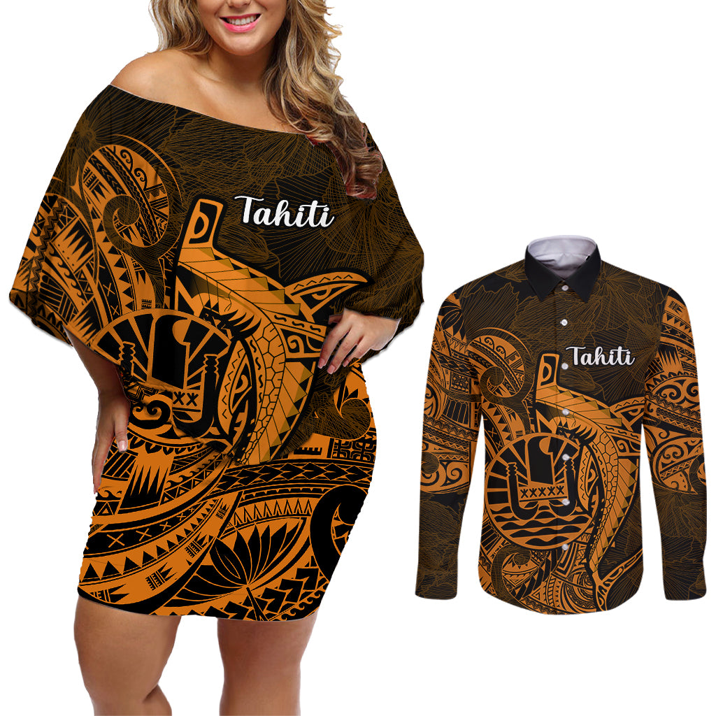 French Polynesia Tahiti Couples Matching Off Shoulder Short Dress and Long Sleeve Button Shirts Polynesian Shark Tattoo With Hibiscus Red Version LT14 Gold - Polynesian Pride