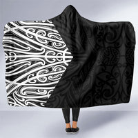 Black New Zealand Puhoro Maori Tattoo Hooded Blanket