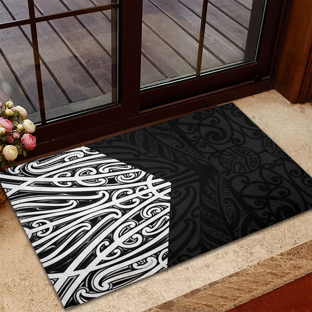 Black New Zealand Puhoro Maori Tattoo Rubber Doormat