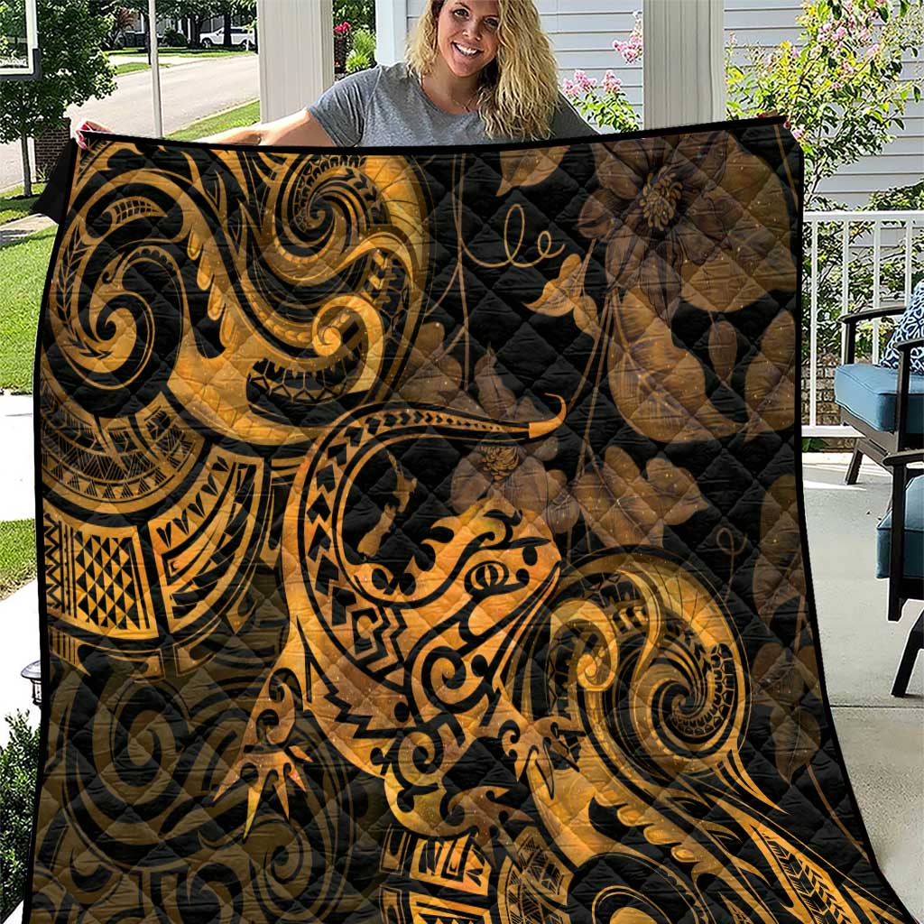 New Zealand Tuatara Quilt Aotearoa Maori Clematis Flowers - Gold