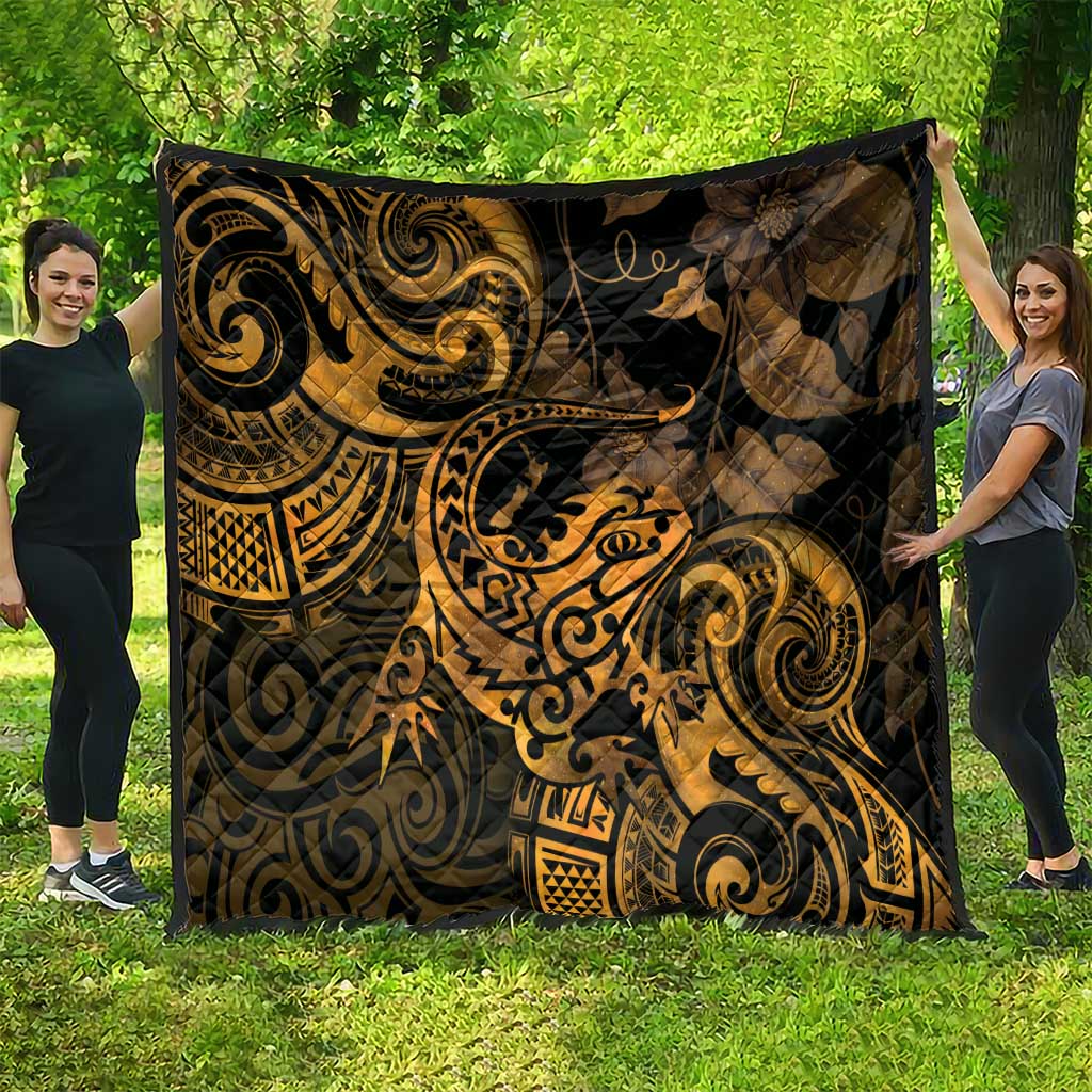 New Zealand Tuatara Quilt Aotearoa Maori Clematis Flowers - Gold