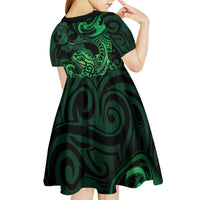 New Zealand Tuatara Kid Short Sleeve Dress Aotearoa Maori Clematis Flowers - Green