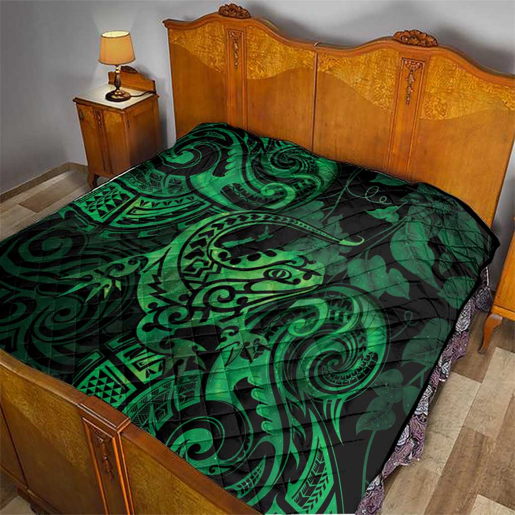 New Zealand Tuatara Quilt Aotearoa Maori Clematis Flowers - Green