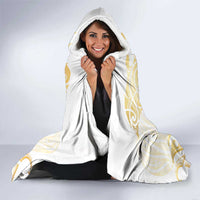 Gold White New Zealand Manta Ray Hooded Blanket Aotearoa Maori Haehae - Polynesian Pride