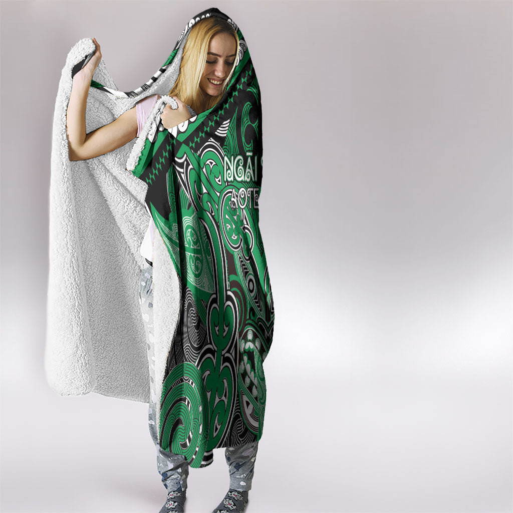 Aotearoa Iwi Ngai Tahu Hooded Blanket Maori Kowhaiwhai Pattern