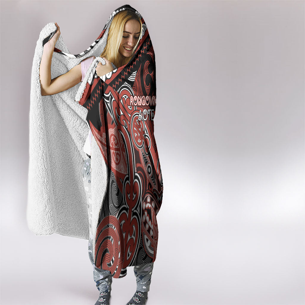 Aotearoa Iwi Rongowhakaata Hooded Blanket Maori Kowhaiwhai Pattern