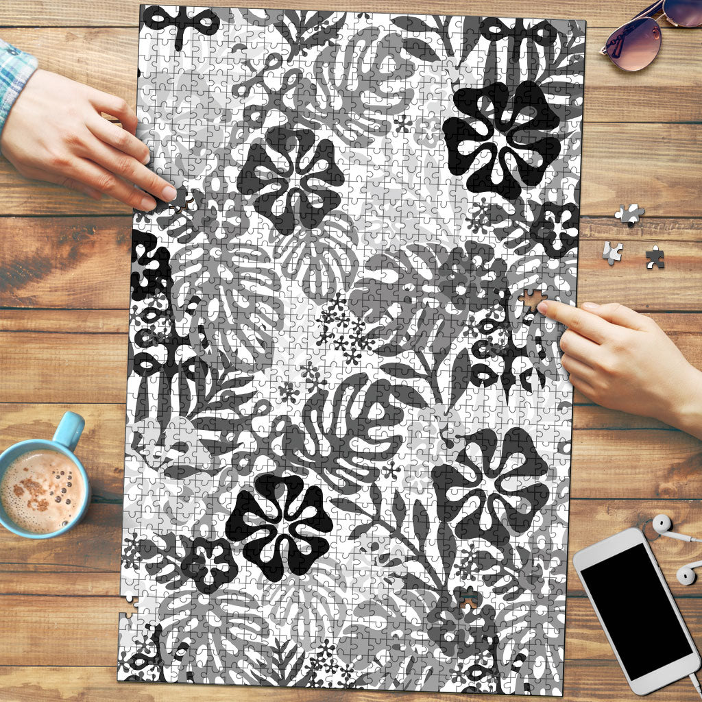 White Aloha Hawaiian Puzzle Monstera Hibiscus Tropical Pattern