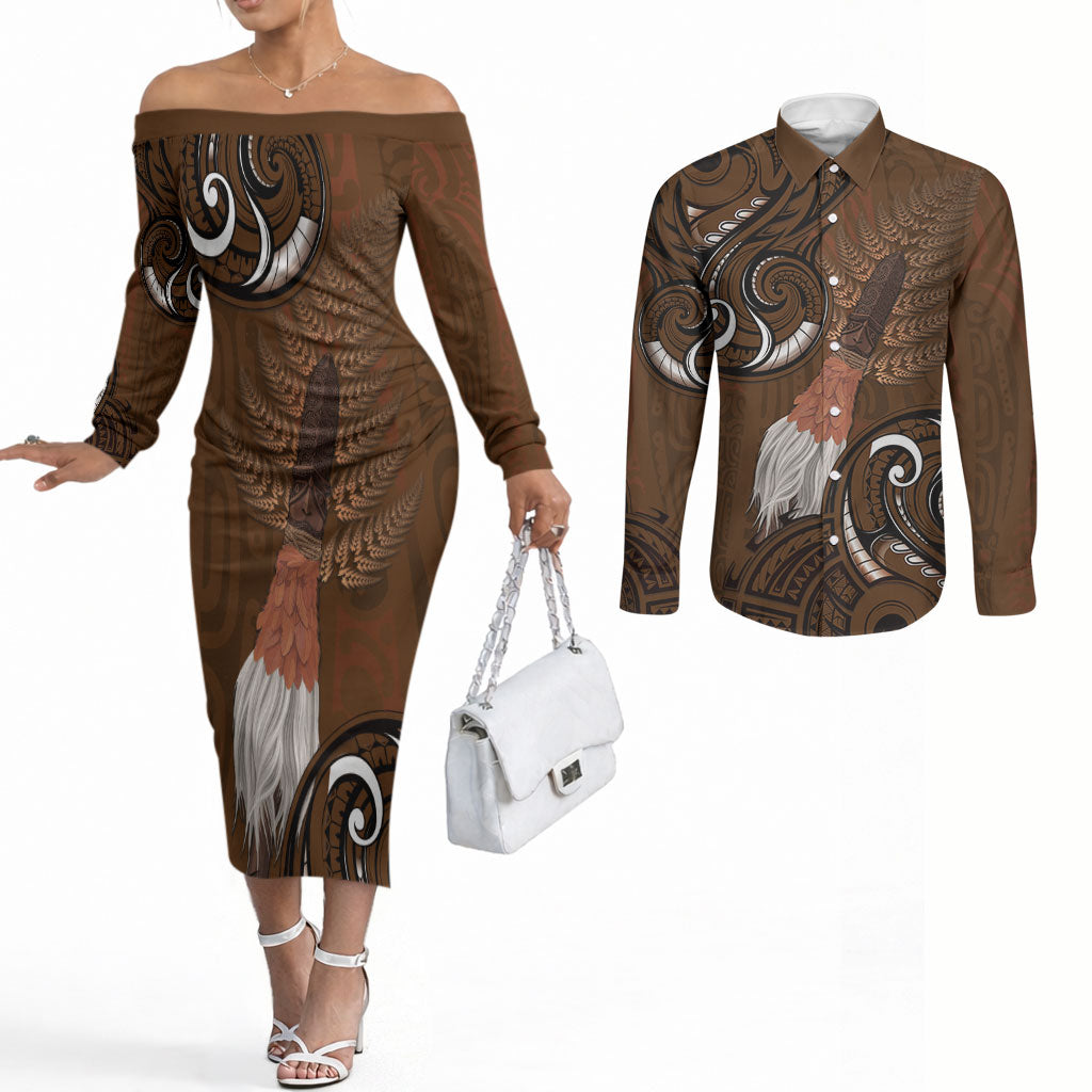 New Zealand Taiaha Couples Matching Off The Shoulder Long Sleeve Dress and Long Sleeve Button Shirt Maori Weapon Silver Fern Maori Pattern