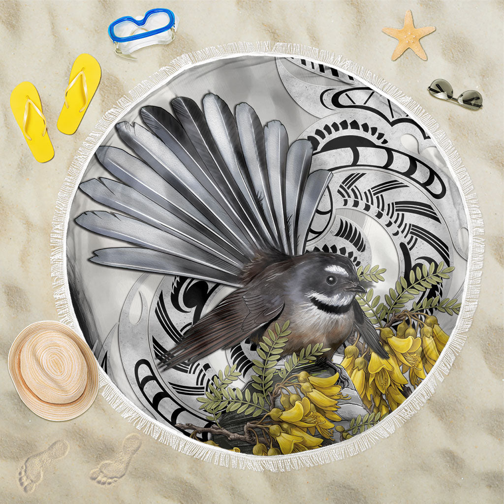 New Zealand Fantail Bird Beach Blanket Maori Piwakawaka Kowhai Maori Pattern