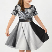 New Zealand Fantail Bird Kid Short Sleeve Dress Maori Piwakawaka Kowhai Maori Pattern
