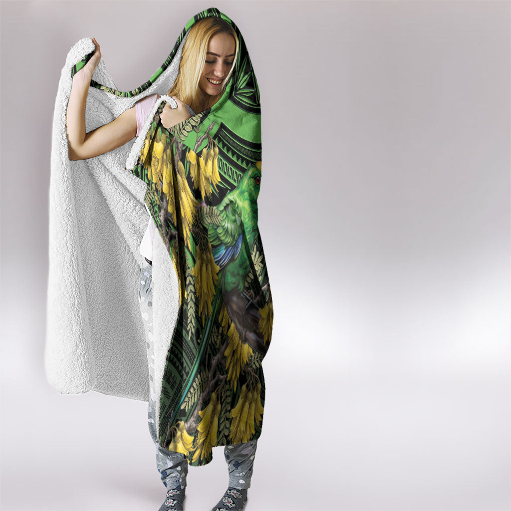 New Zealand Parakeet Bird Hooded Blanket Maori Kakariki Kowhai Maori Pattern