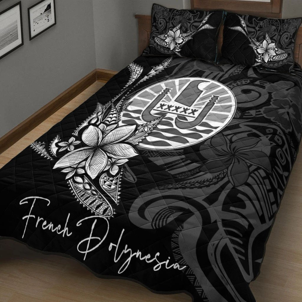 French Polynesia Quilt Bed Set - Fish With Plumeria Flowers Style Black - Polynesian Pride