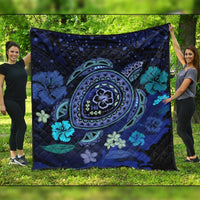 Hawaiian Blue Ocean Honu And Flowers Premium Quilts AH Black - Polynesian Pride