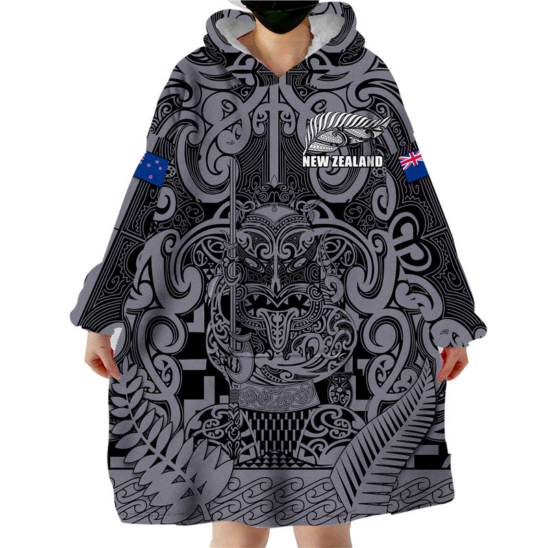 New Zealand Taiaha Maori Wearable Blanket Hoodie Minimalist Silver Fern All Black LT9 Unisex One Size - Polynesian Pride