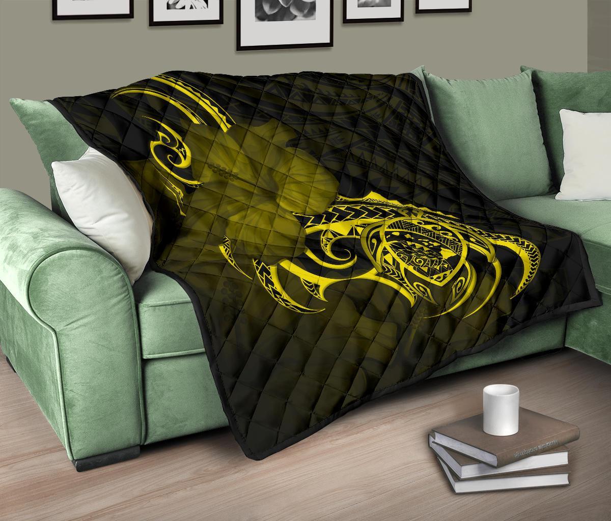 Hawaii Map Turtle Hibiscus Divise Yellow Polynesian Premium Quilt - Polynesian Pride